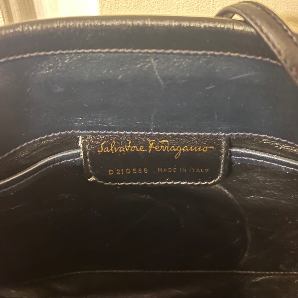 Salvatore Ferragamo Vala Leather Clutch Crossbody Bag Vara Bow Gold Buckle Purse - Picture 13 of 16